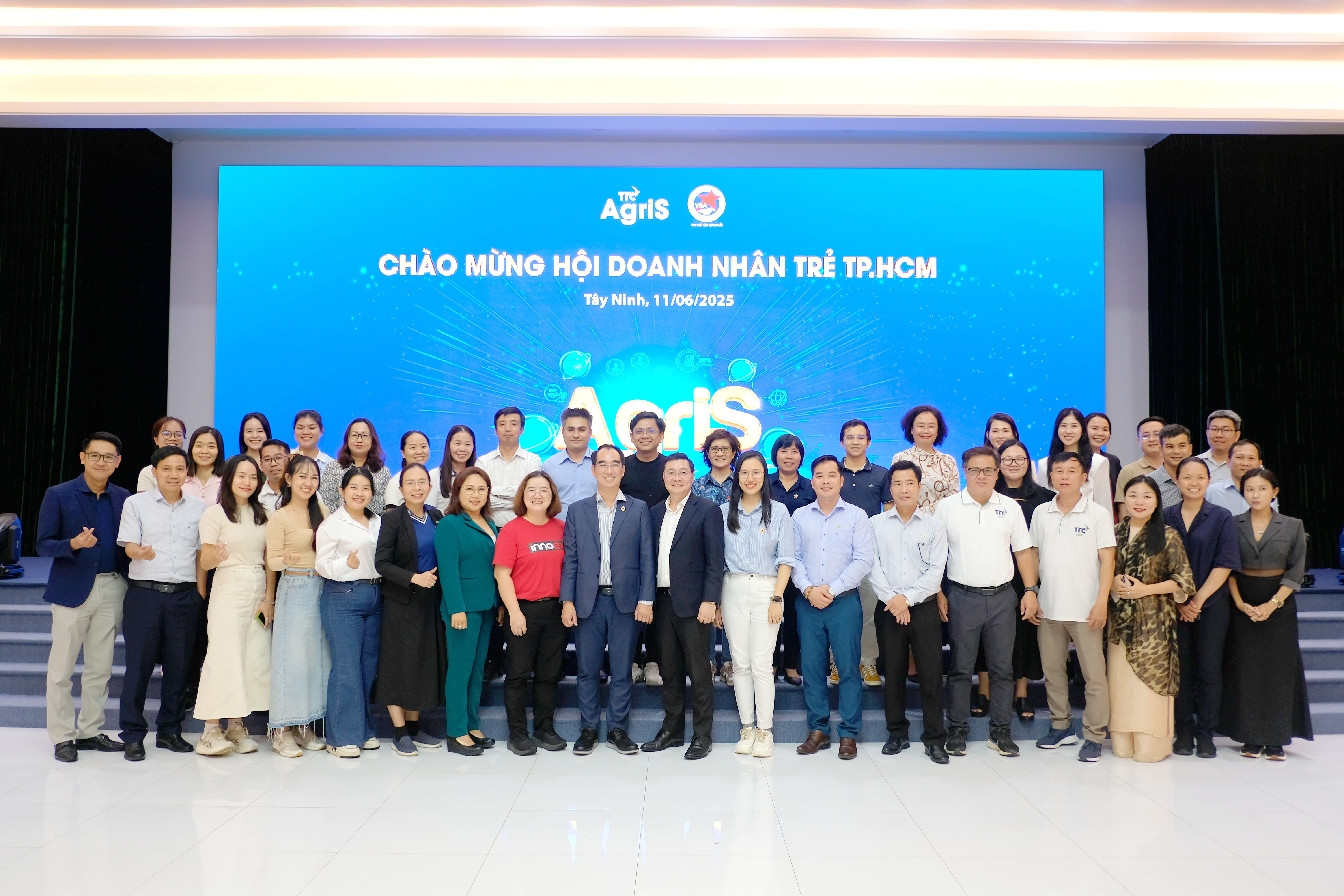 AgriS chào đón hơn 40 đại biểu thuộc Hội Doanh nhân Trẻ TP.HCM đến tham quan nông trường, viện nghiên cứu và nhà máy tại Tây Ninh